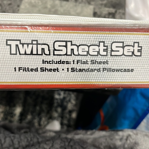 ⭐️WWE TWIN SHEET SET⭐️ - Picture 3 of 3